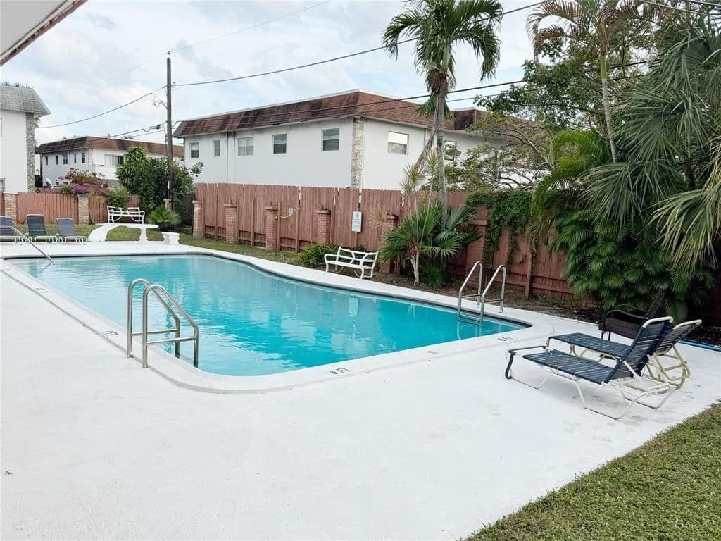 2+1 Condo — 230 SW 1st Street #G-8