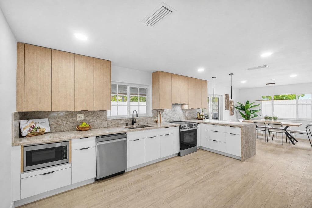 3-bedroom Single-Family Home — 718 SW 27th Place