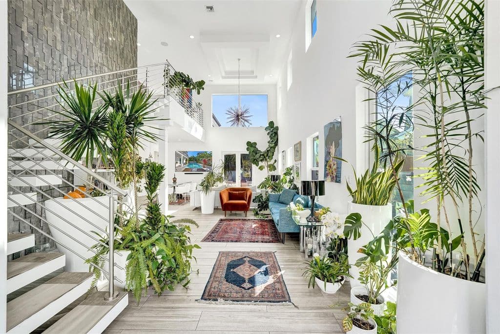 5-bedroom Single-Family Home — 2502 NE 6th Avenue