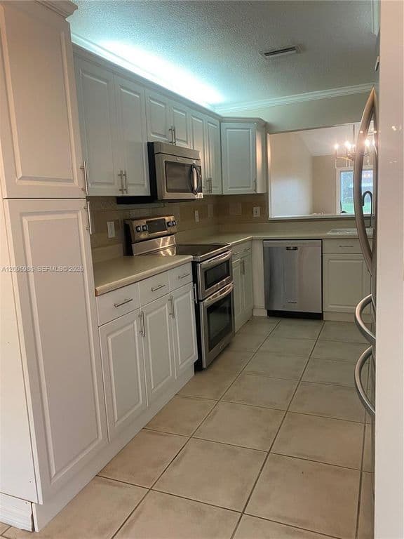 3+1 Mülk — 803 SW 119th Way