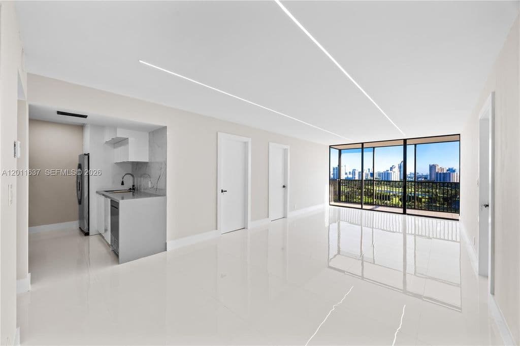 2+1 Condo — 20379 W Country Club Dr APT 1938