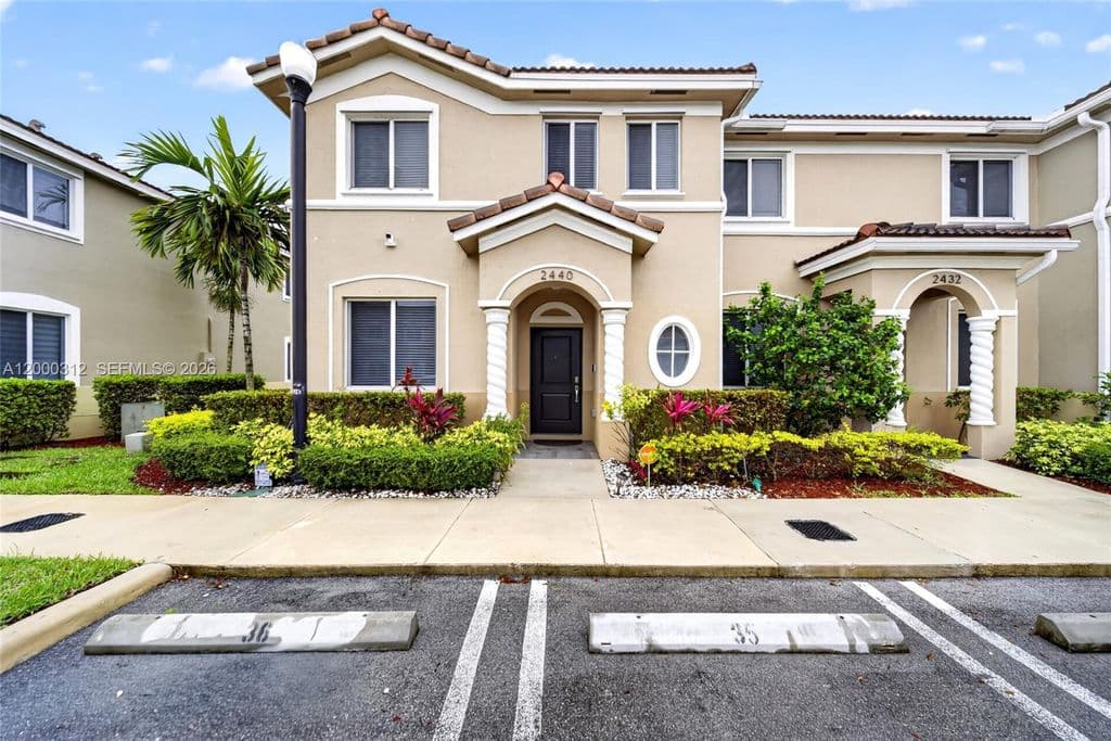4+1 Mülk — 2440 SE 10th Ct