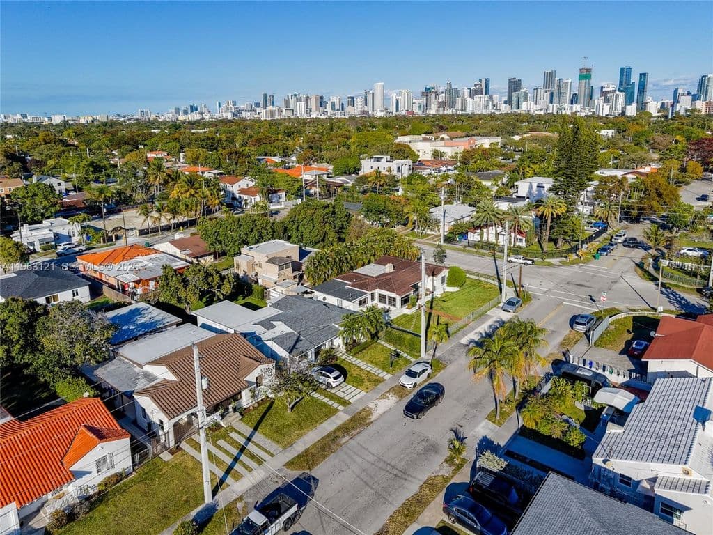 4+1 Mülk — 1631 SW 21st St