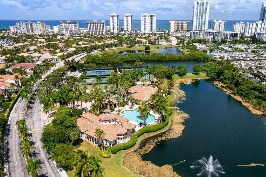 3-bedroom Property — 963 Harbor Vw S