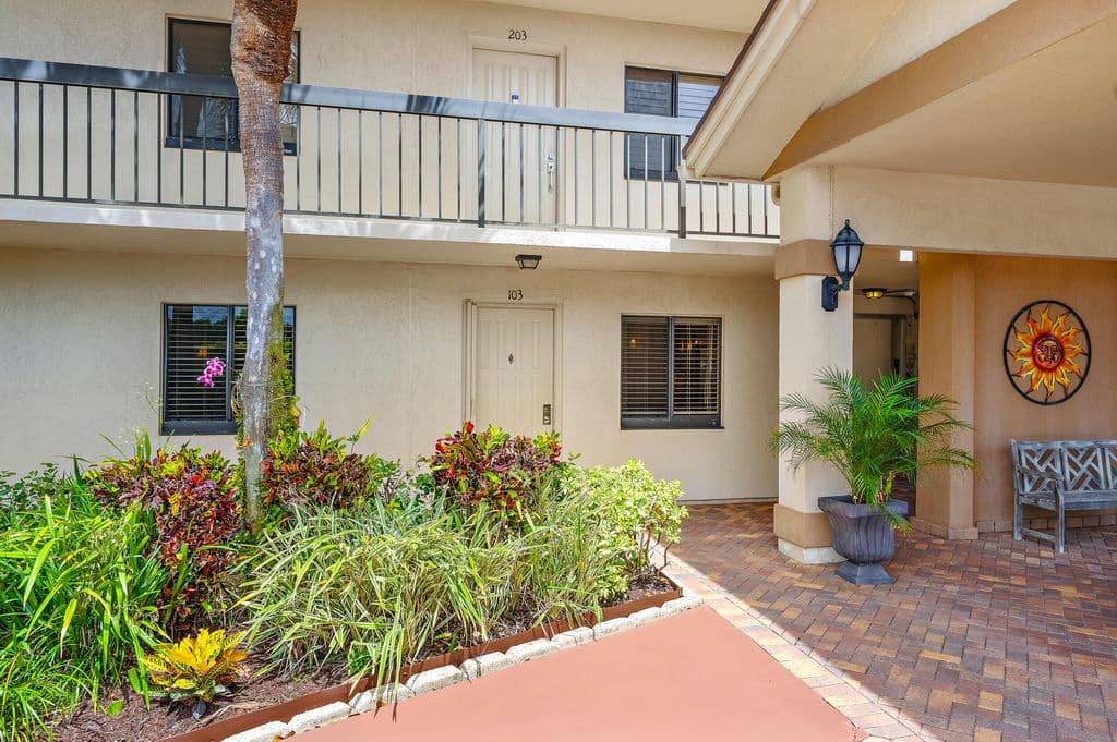 2+1 Condo — 701 Seafarer Circle #103