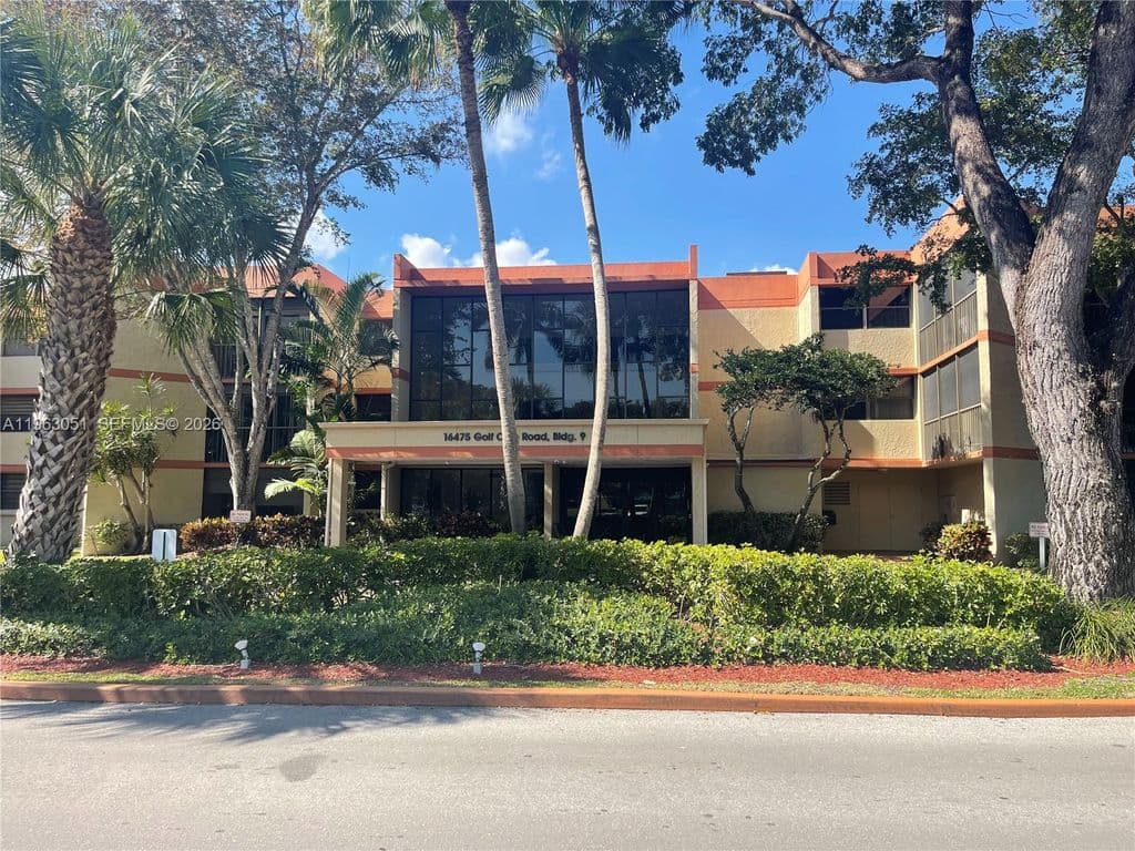 2+1 Condo — 16475 Golf Club Rd APT 309