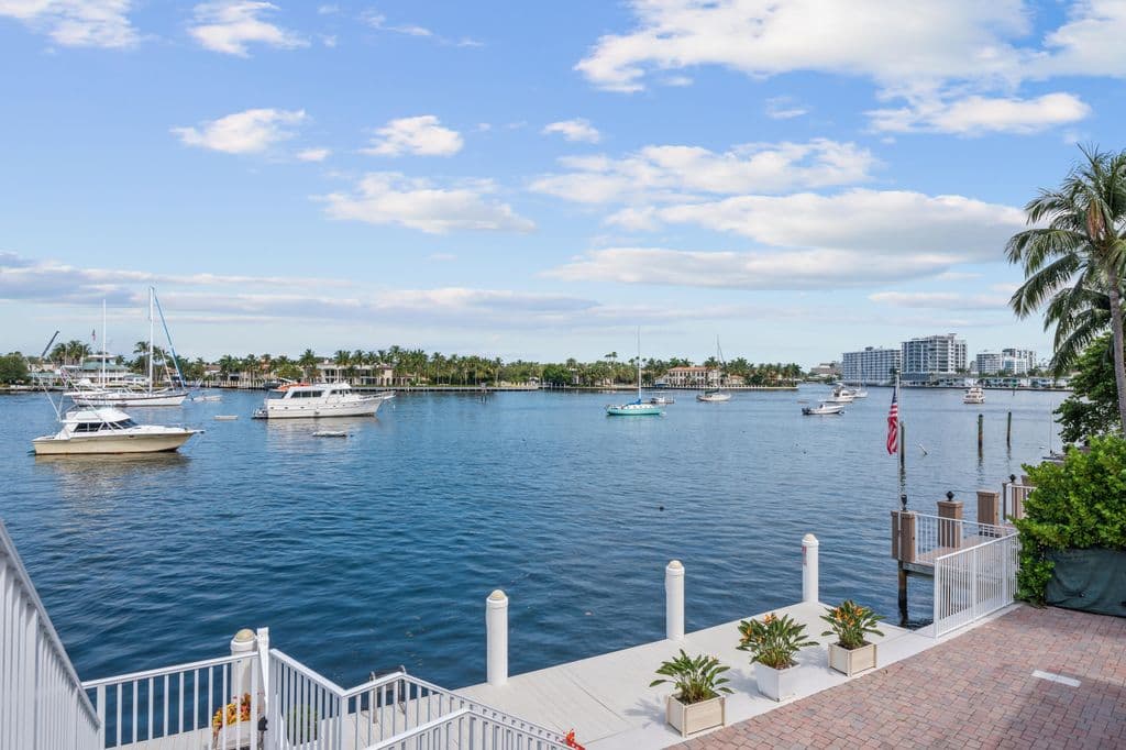 1-bedroom Condo — 95 N Birch Road #304