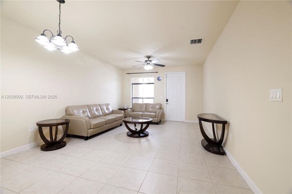 4+1 Mülk — 7146 SW 163rd Ave