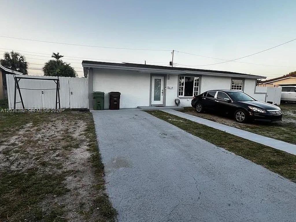 4+1 Müstakil ev — 1271 W 79th St