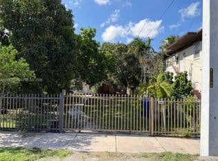 2+1 Müstakil ev — 3555 SW 23rd St, Miami, 33145