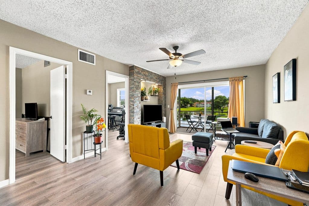 2+1 Condo — 198 Lake Frances Drive