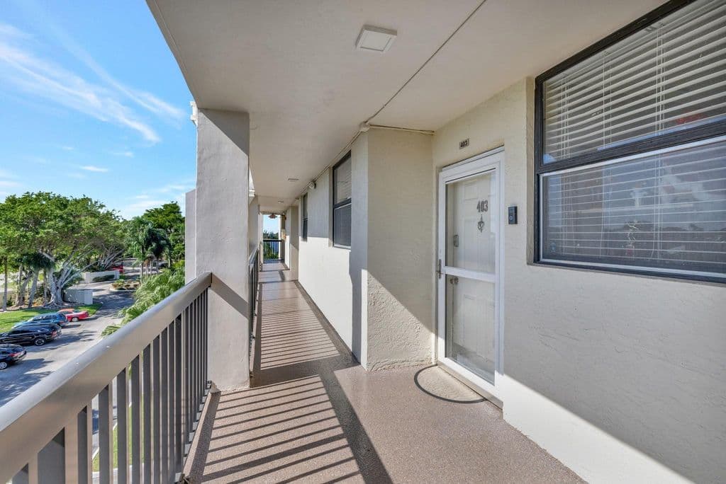 2+1 Condo — 115 Lake Emerald Drive #403