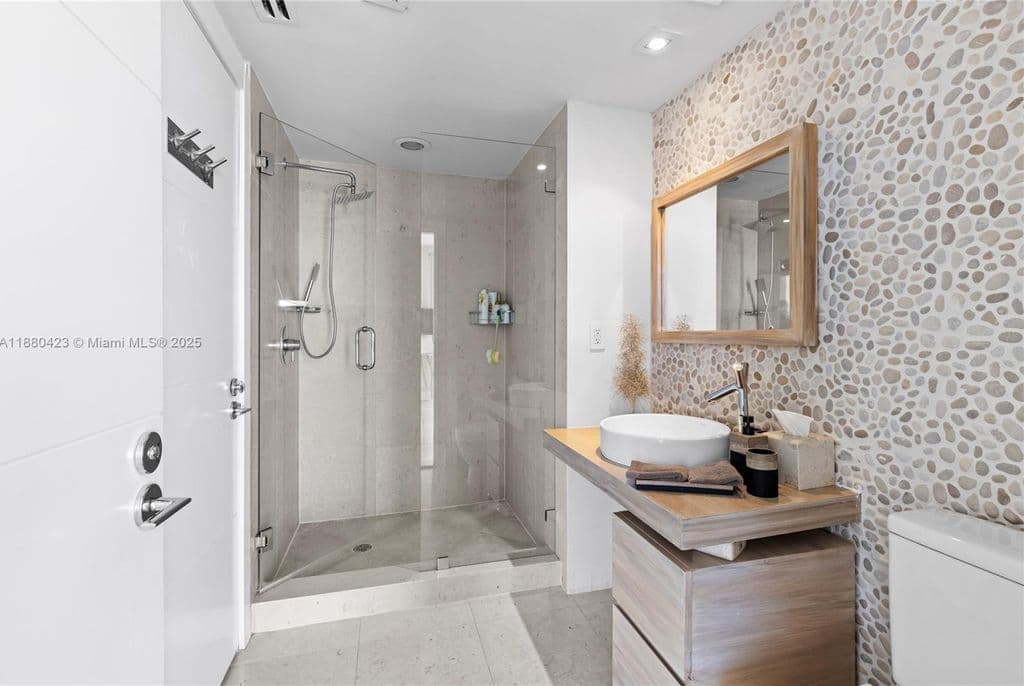3-bedroom Condo — 465 Brickell Ave APT 4901