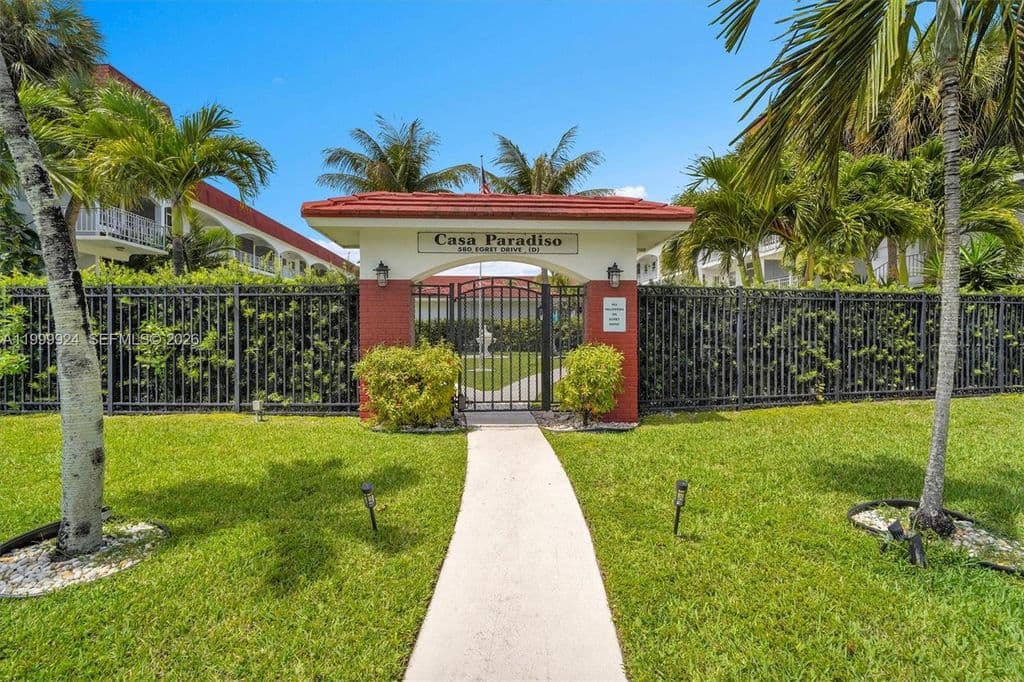 2+1 Condo — 580 Egret Dr APT 303