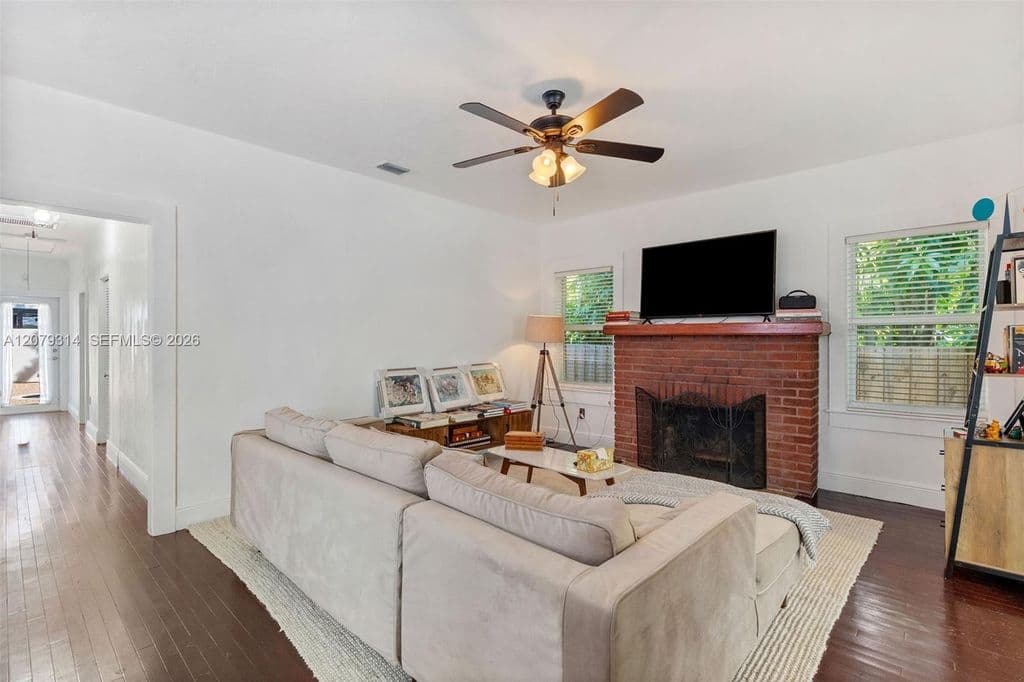 3+1 Müstakil ev — 2465 Inagua Ave