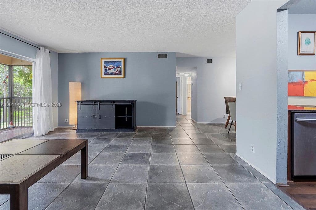 2+1 Condo — 3083 N Oakland Forest Dr APT 206