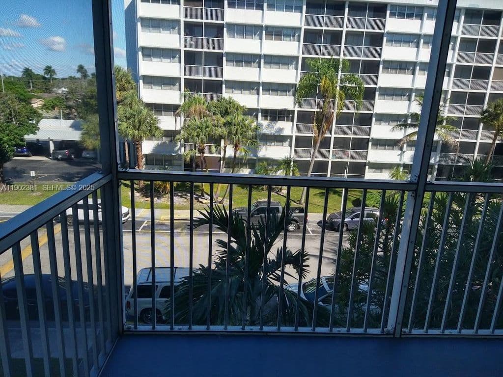 2-bedroom Condo — 700 NW 214th St APT 403