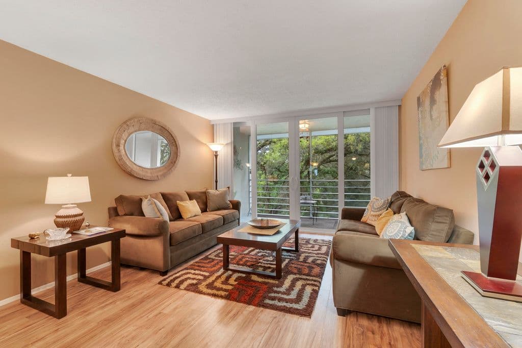 2+1 Condo — 9440 Live Oak Place #402