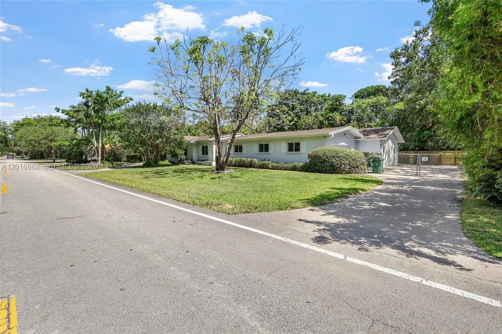 5-bedroom Single-Family Home — 7800 SW 132nd St