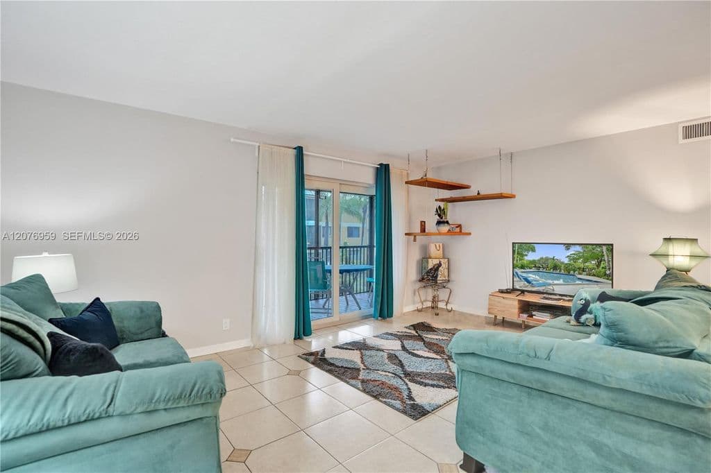 2-bedroom Condo — 3017 N Oakland Forest Dr APT 208