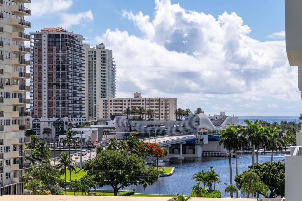 2-bedroom Condo — 340 Sunset Drive #806