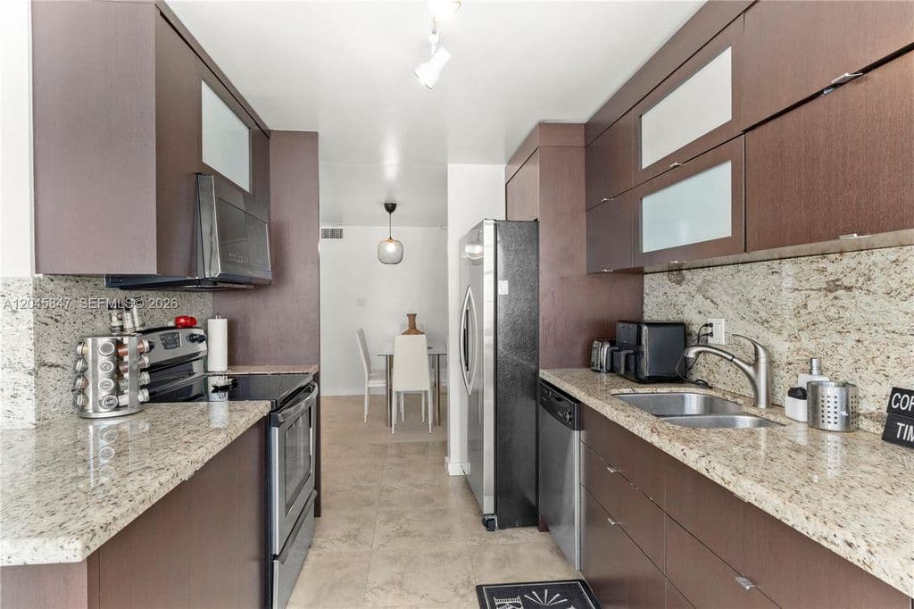 2-bedroom Condo — 18071 Biscayne Blvd APT 1404