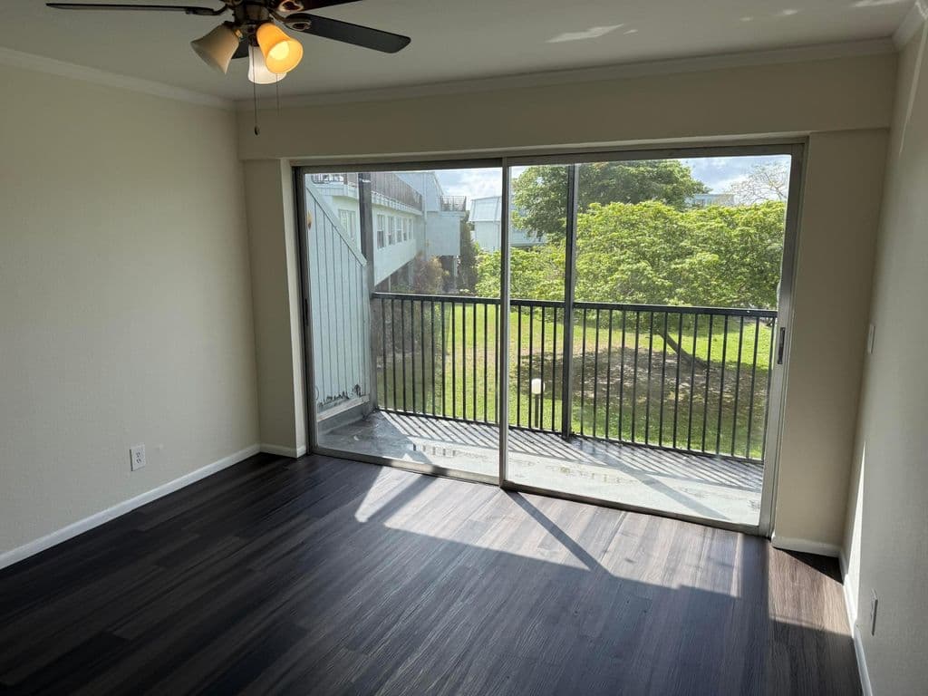 2+1 Condo — 9500 SW 3rd Street #222