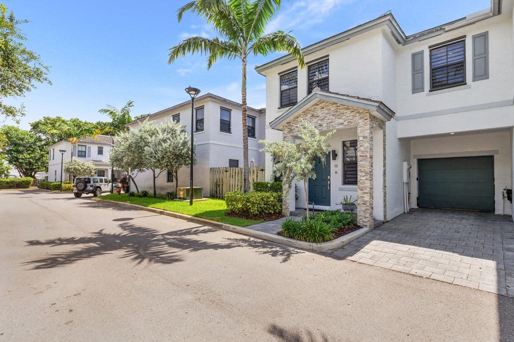 3-bedroom Property — 2820 SW 17th Avenue