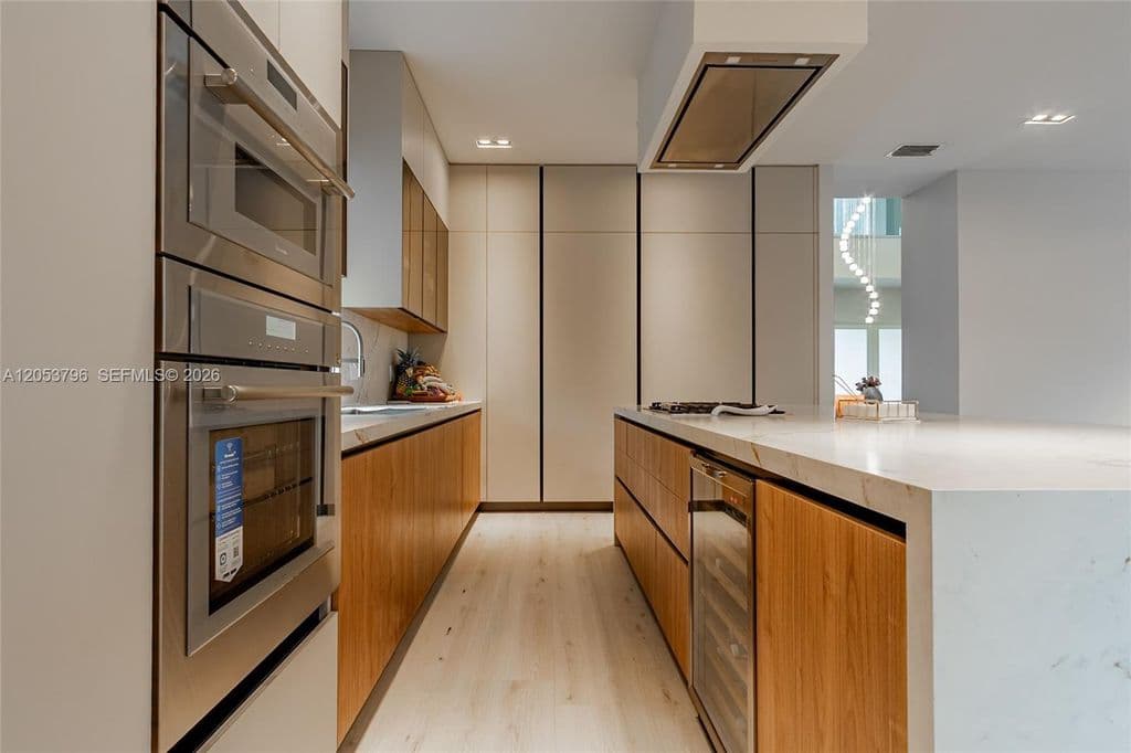 5+1 Müstakil ev — 10043 NW 75th Ter
