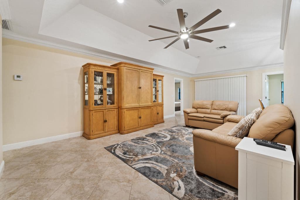 3-bedroom Property — 109 Half Moon Circle #C