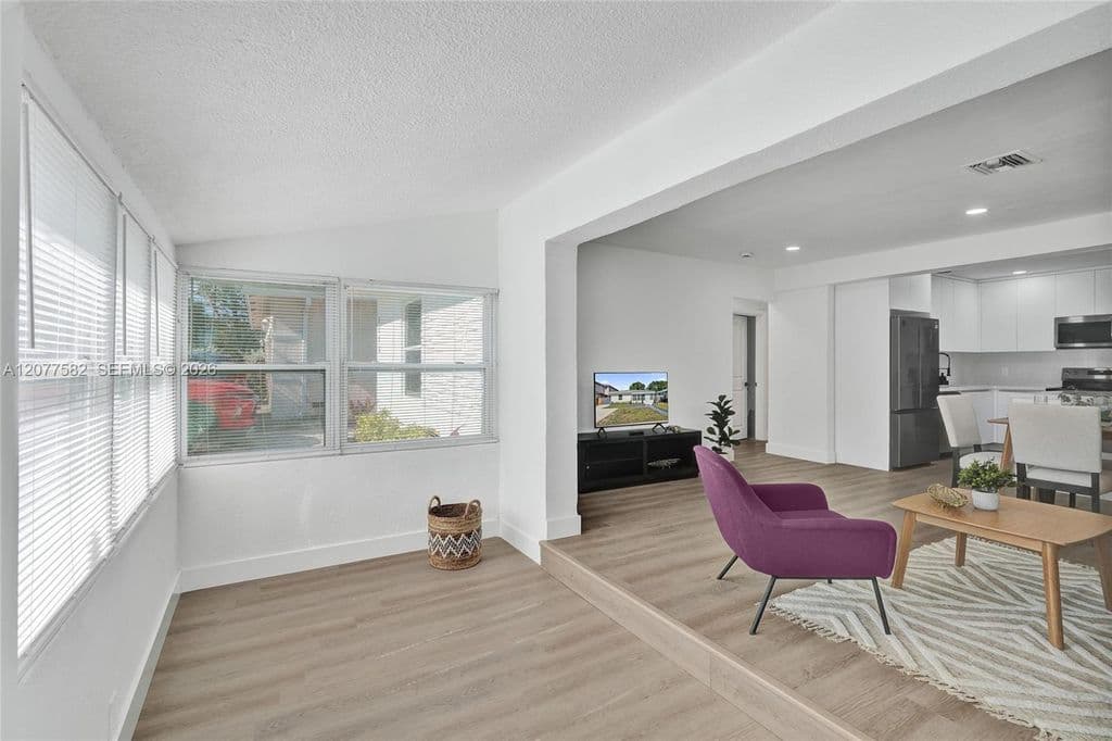 2+1 Müstakil ev — 1115 NW 1st Ave