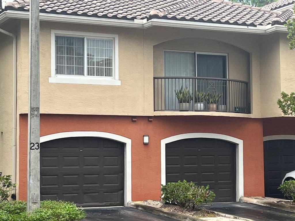 3-bedroom Condo — 4167 N Haverhill Road #1102