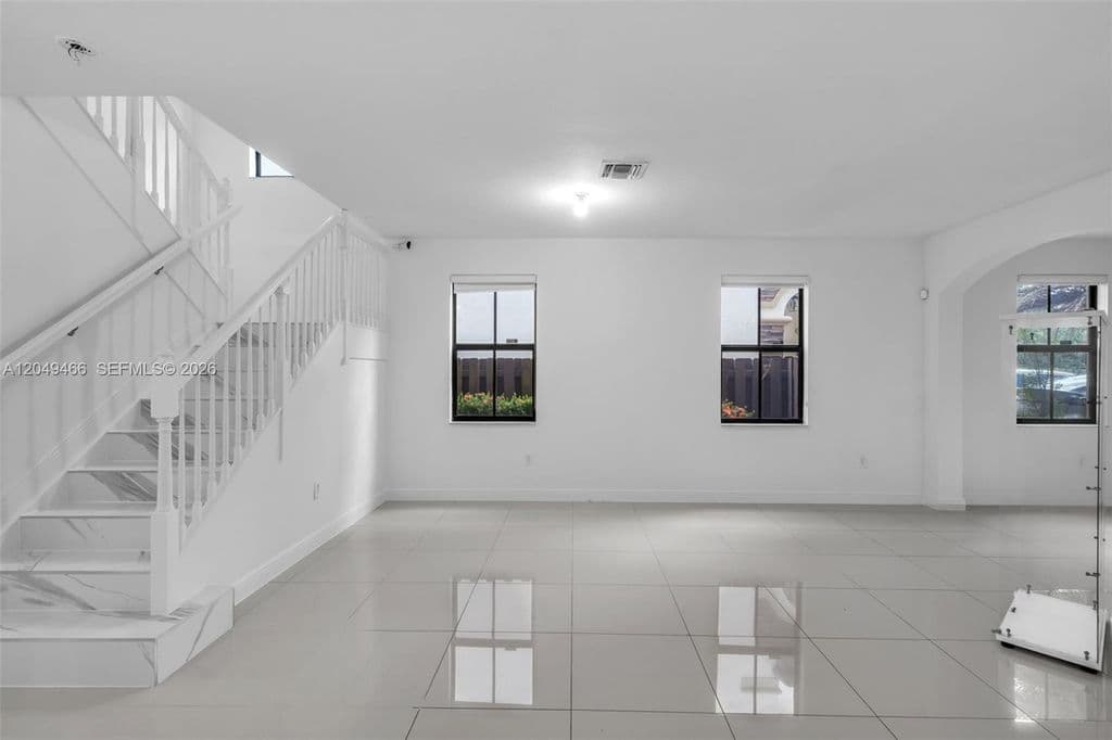 5-bedroom Single-Family Home — 8850 NW 99th Path