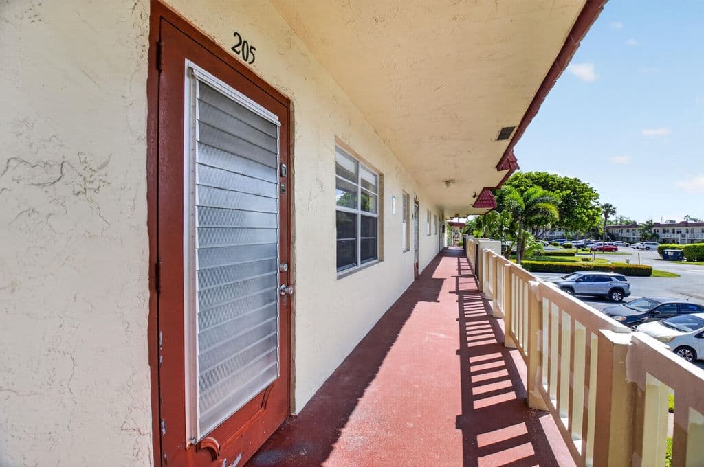 1+1 Condo — 2 Abbey Lane #205