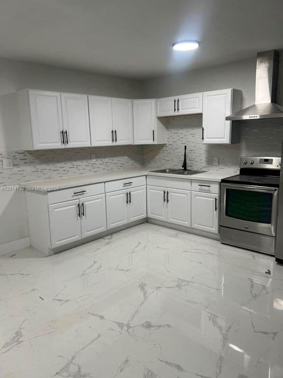 4+1 Müstakil ev — 19360 NW 1st Ct