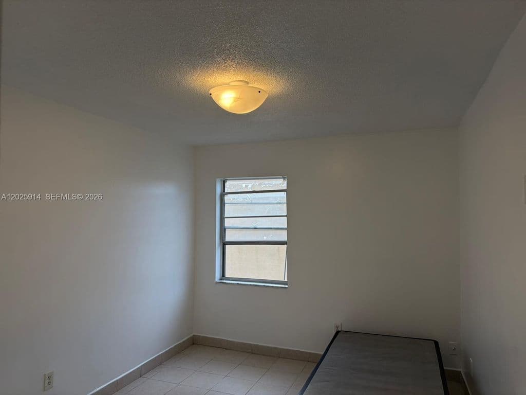 1+1 Condo — 6820 W Flagler St APT 212