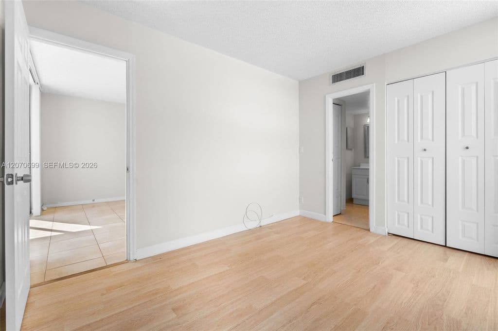 2+1 Condo — 3401 N Country Club Dr APT 519