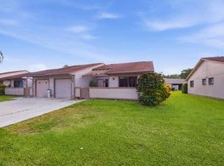 2-bedroom Single-Family Home — 18 WINCHMORE Lane, Boynton Beach, 33426