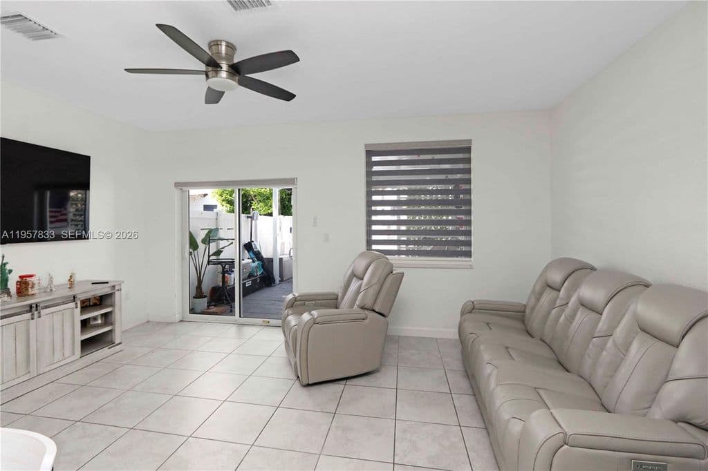 3+1 Mülk — 10628 W 33rd Way