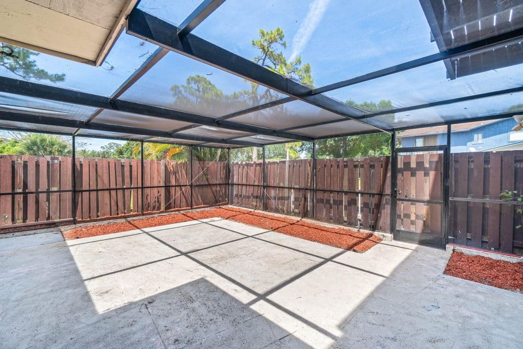 3-bedroom Property — 4585 Holly Lake Drive
