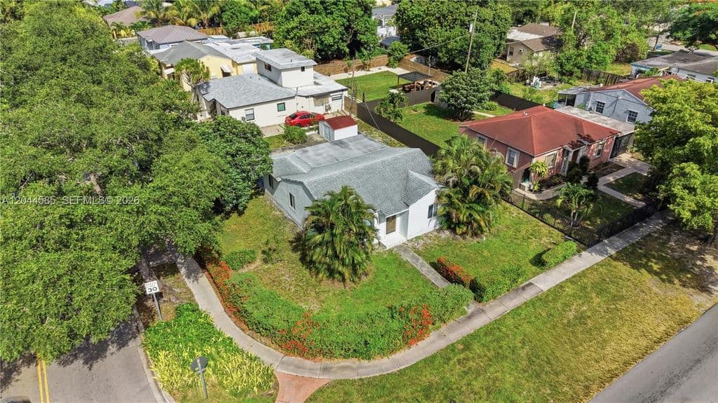 3+1 Müstakil ev — 12475 NW 10th Ave