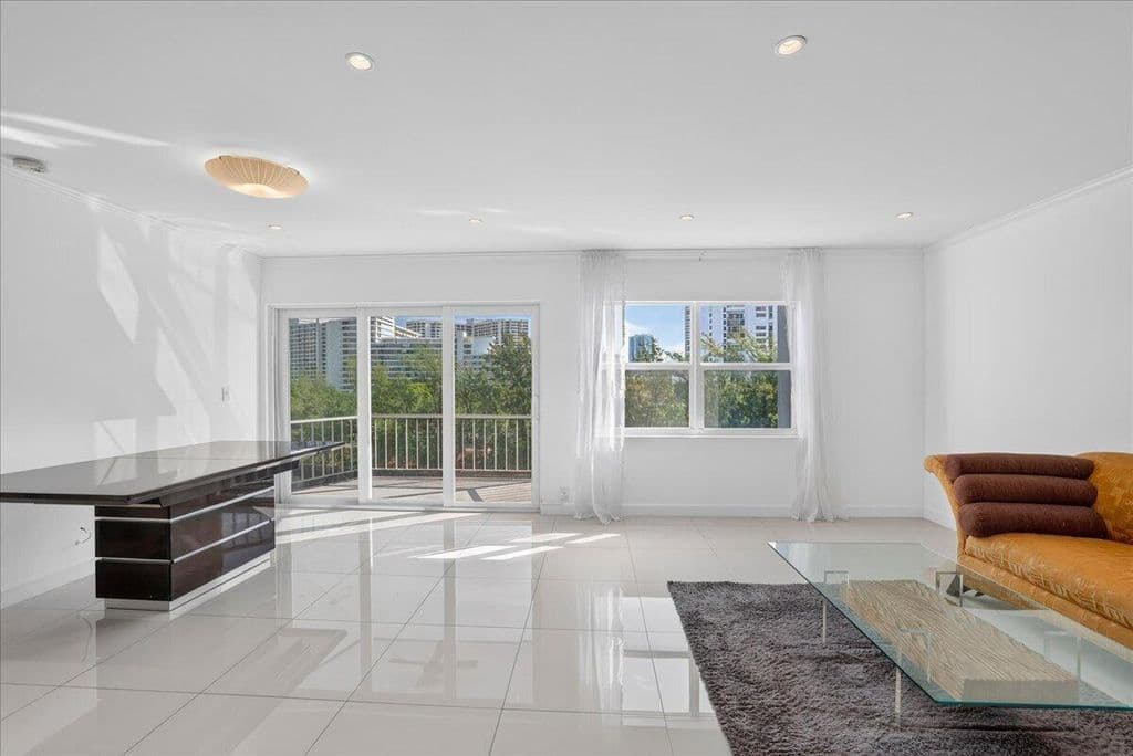 1-bedroom Condo — 300 Diplomat Parkway #606