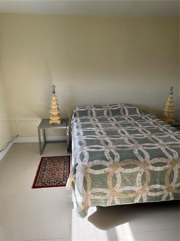 2+1 Condo — 800 NE 195th St APT 714
