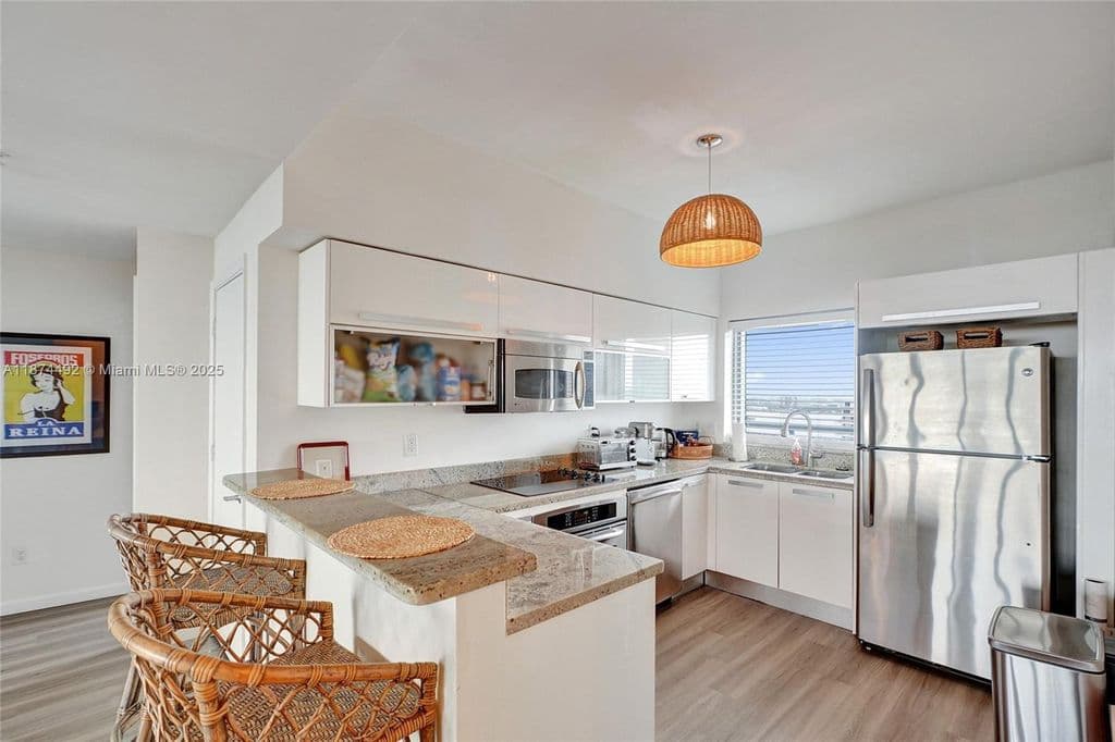 2+1 Condo — 601 NE 36th St APT 2703