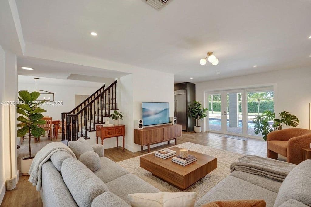 5-bedroom Single-Family Home — 8320 SW 161st St
