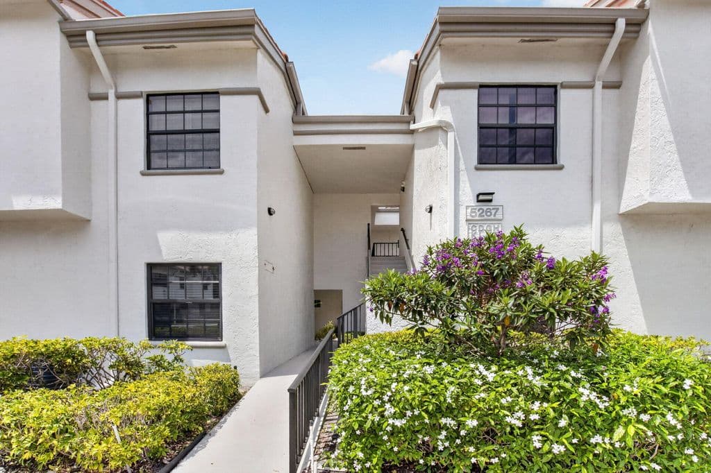 2+1 Condo — 5267 Europa Drive #C