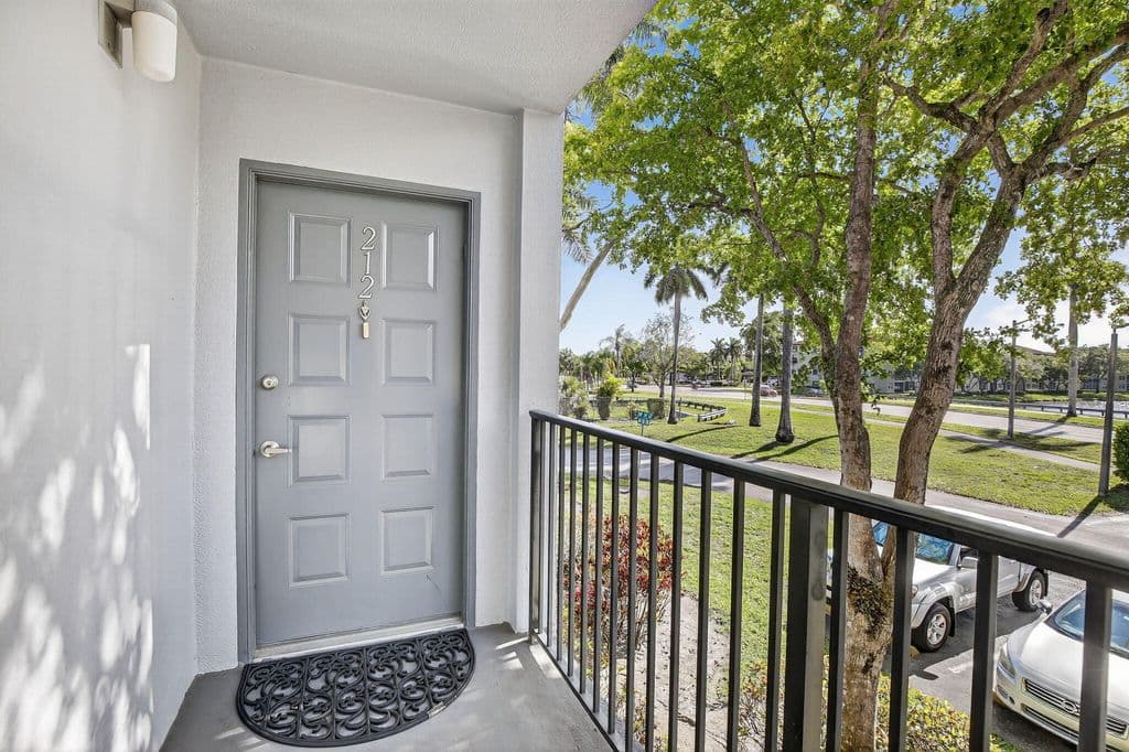 2+1 Condo — 1401 SW 128th Terrace #212h
