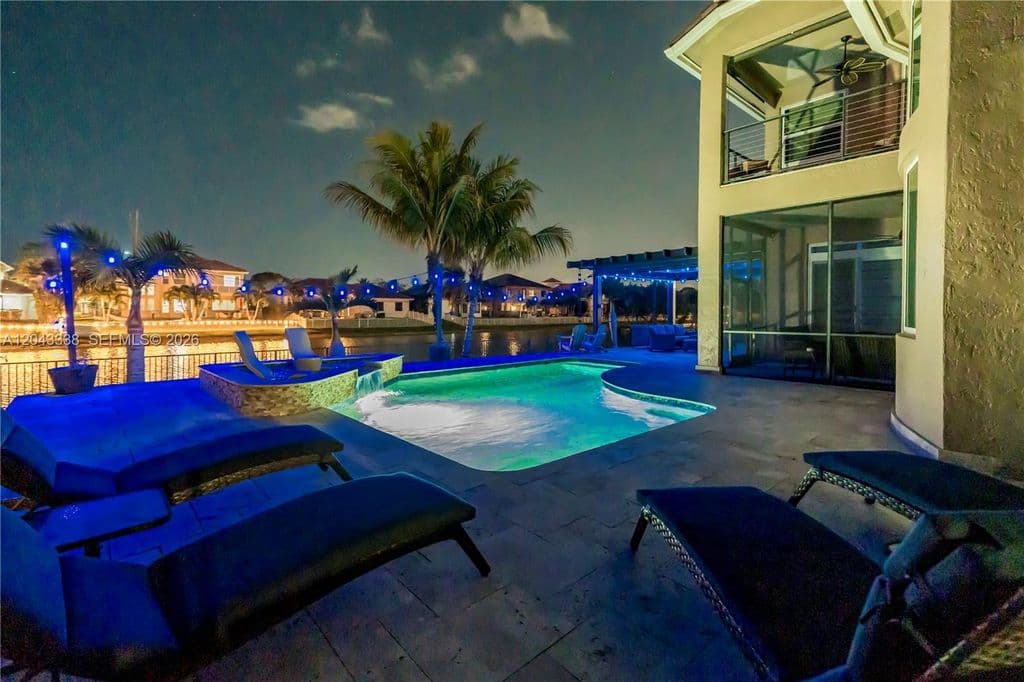 5+1 Müstakil ev — 3240 SW 190th Ave