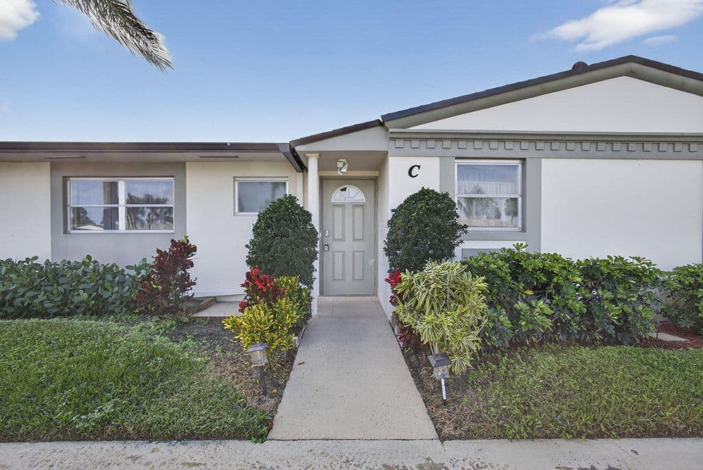 2+1 Condo — 2833 Crosley Drive W #C