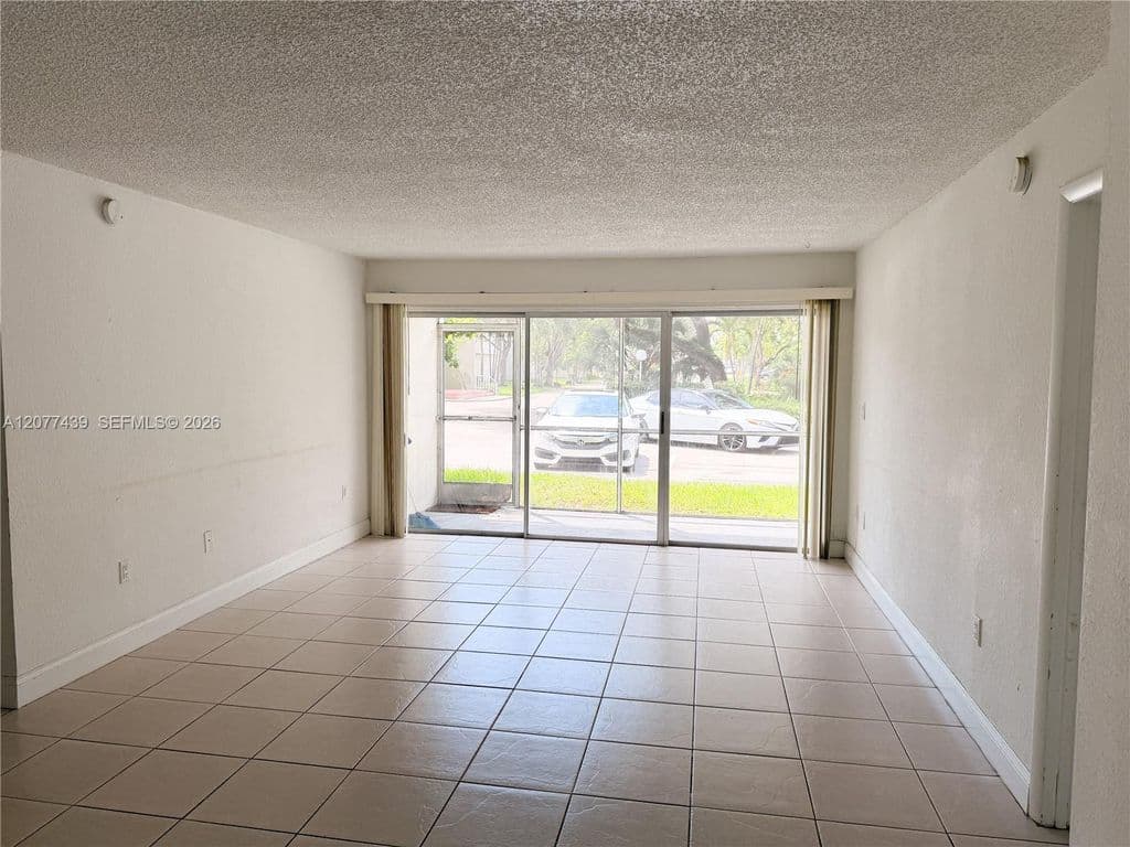 2-bedroom Condo — 4235 N University Dr APT 103